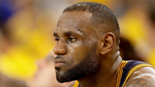 nba-finals-warriors-cavaliers-lebron-james-teammates.jpg